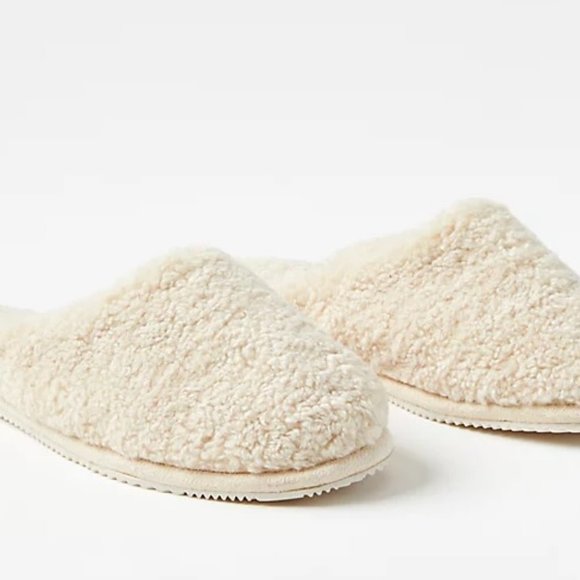 LOFT Shoes - Loft - Sherpa Slippers Size Medium NWT